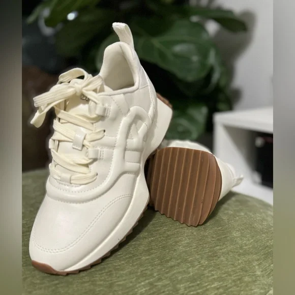 DKNY woman cream/ white sneakers, size 5.5 NWOT - Picture 7 of 12